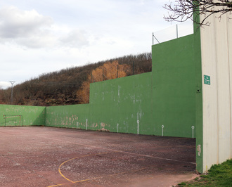 El Ayuntamiento de Valderredible rehabilitará el frontón de Villanueva de la Nía